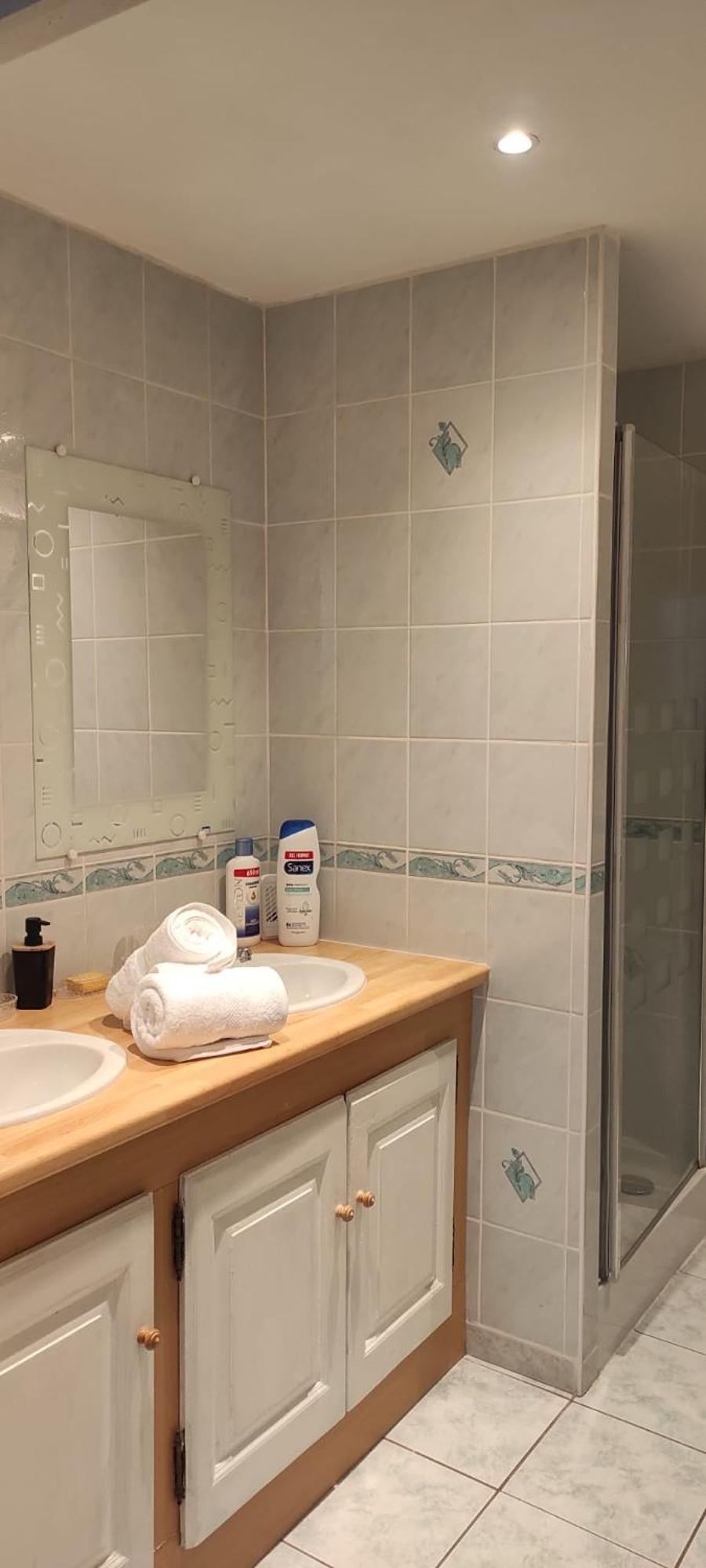 Studio, T2 et T4 - Cliquez ici pour voir nos autres logements dispo et les tarifs - Le Refuge Toy Luz-Saint-Sauveur Chambre photo