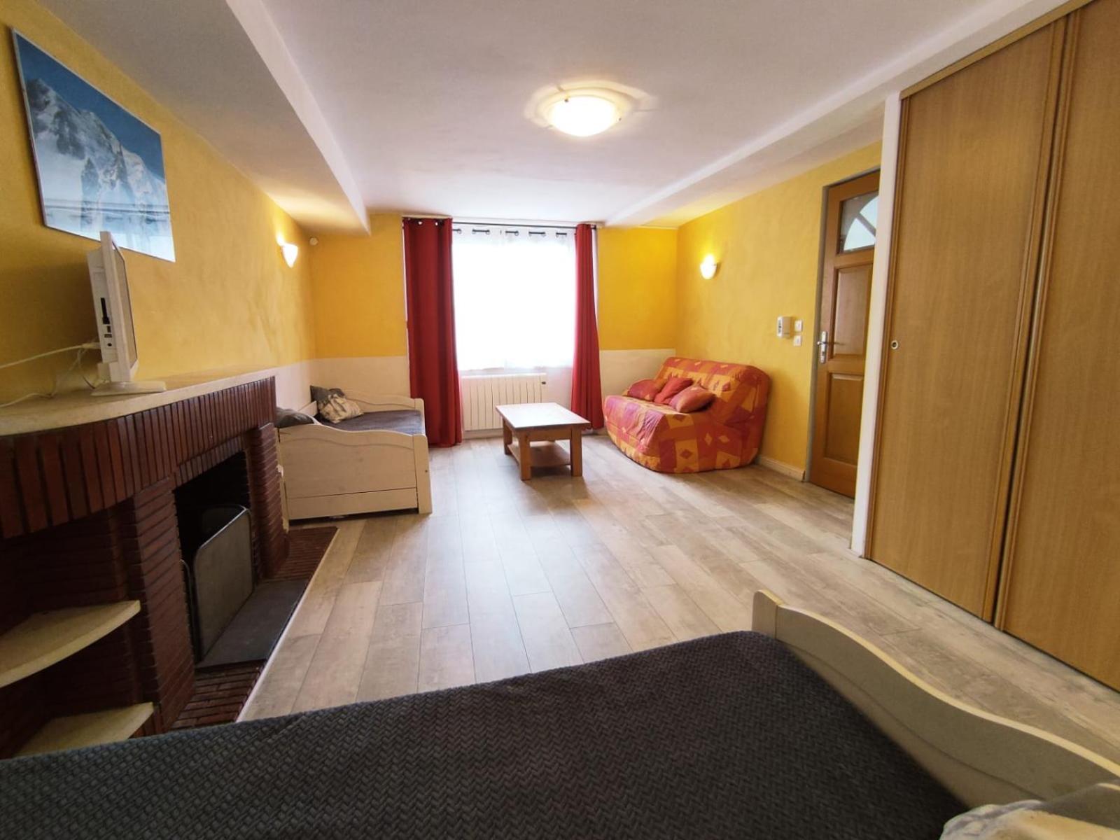Studio, T2 et T4 - Cliquez ici pour voir nos autres logements dispo et les tarifs - Le Refuge Toy Luz-Saint-Sauveur Chambre photo